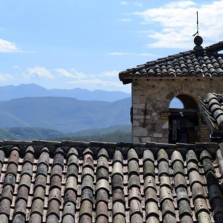 Appartamento Castello Di Cammoro Sellano Exterior foto