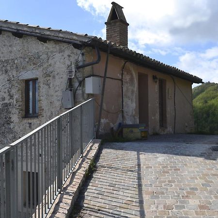 Appartamento Castello Di Cammoro Sellano Exterior foto