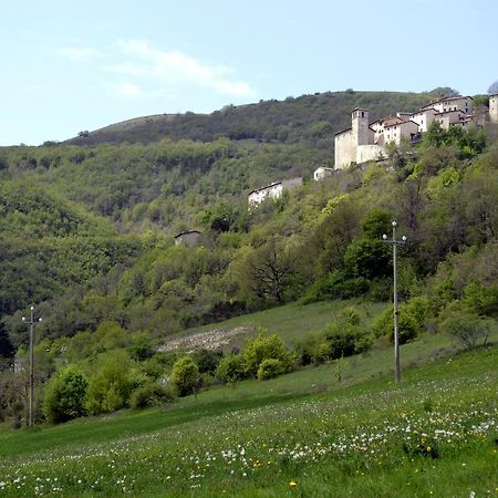 Appartamento Castello Di Cammoro Sellano Exterior foto