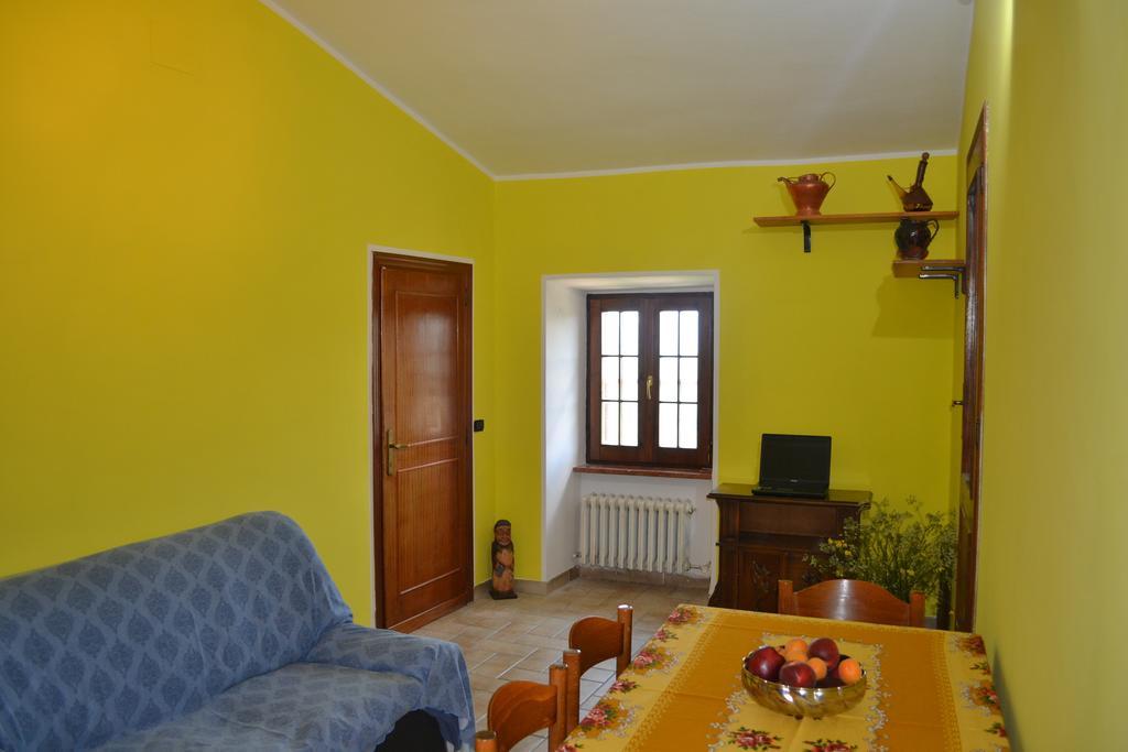 Appartamento Castello Di Cammoro Sellano Habitación foto