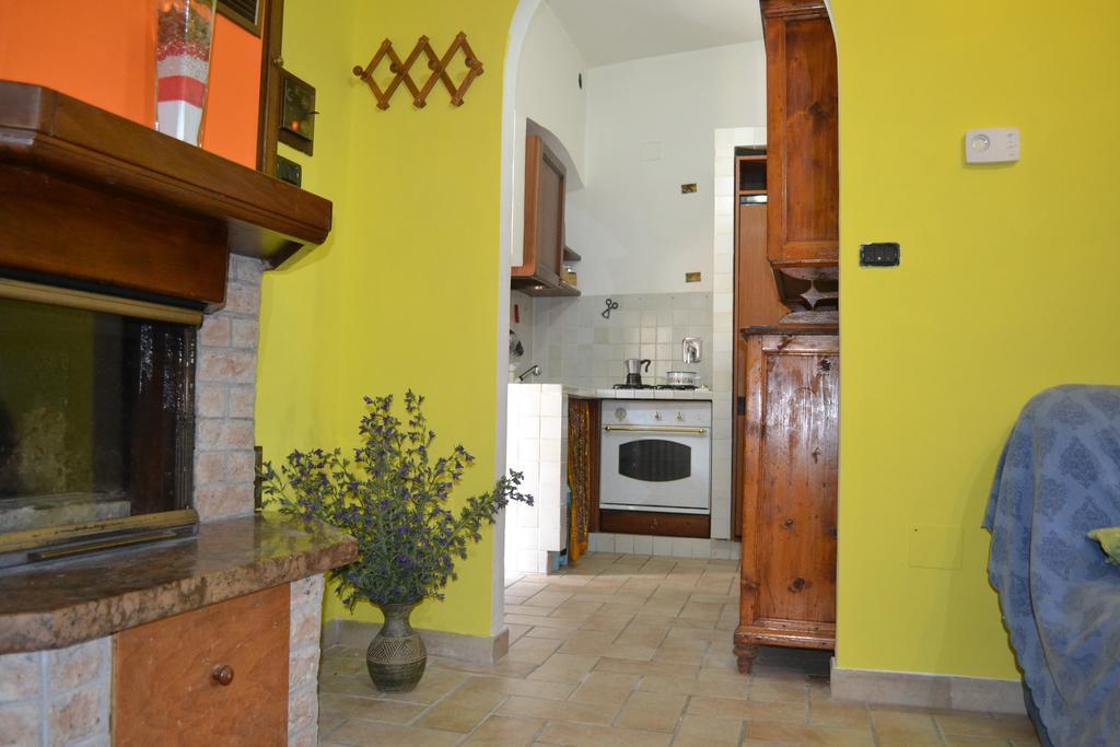 Appartamento Castello Di Cammoro Sellano Habitación foto