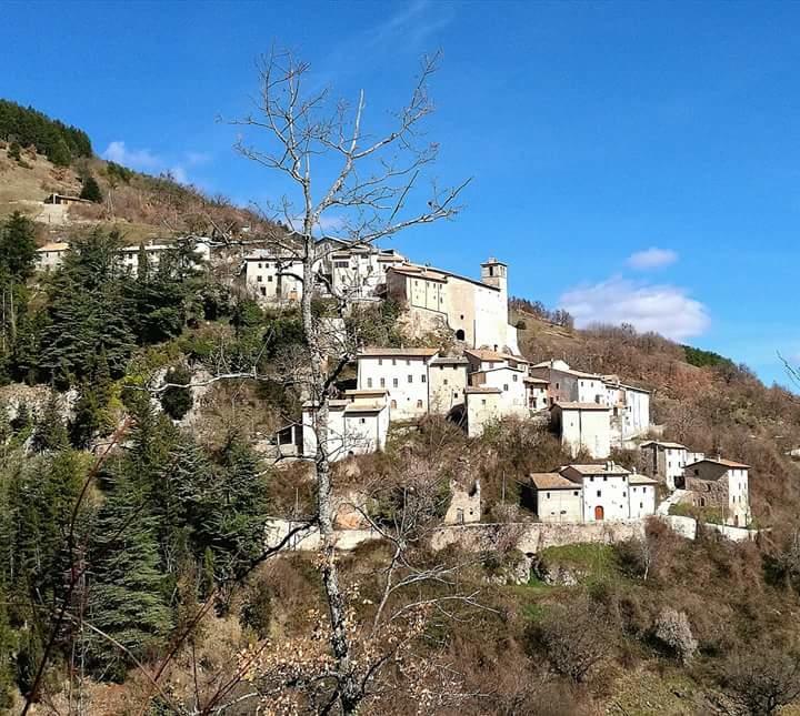 Appartamento Castello Di Cammoro Sellano Exterior foto