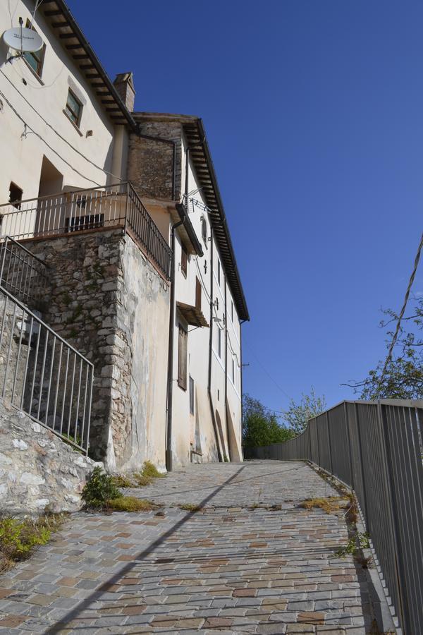 Appartamento Castello Di Cammoro Sellano Exterior foto