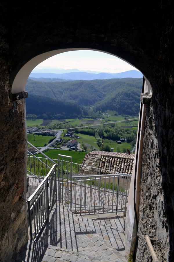 Appartamento Castello Di Cammoro Sellano Exterior foto