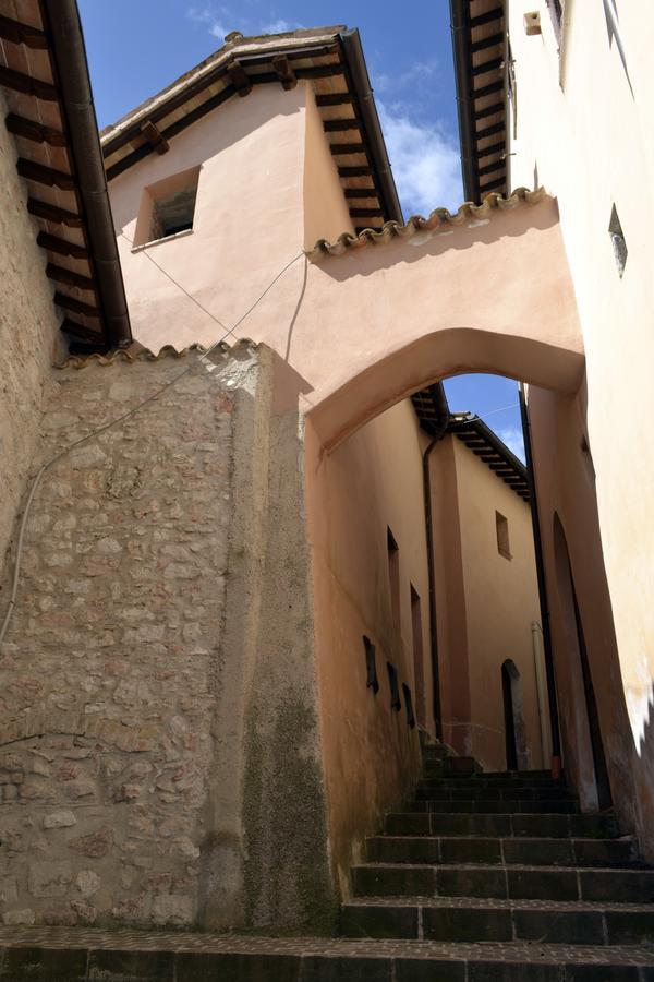 Appartamento Castello Di Cammoro Sellano Exterior foto