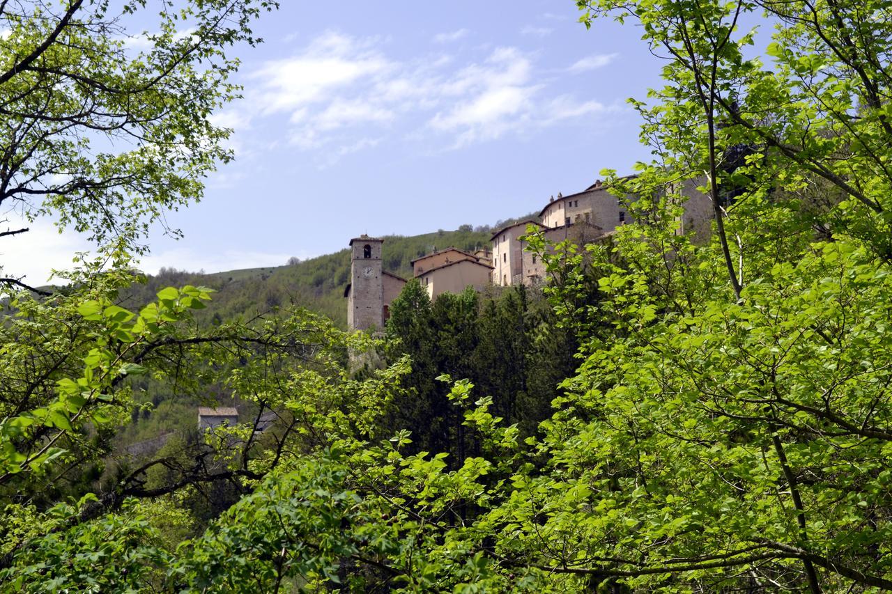 Appartamento Castello Di Cammoro Sellano Exterior foto