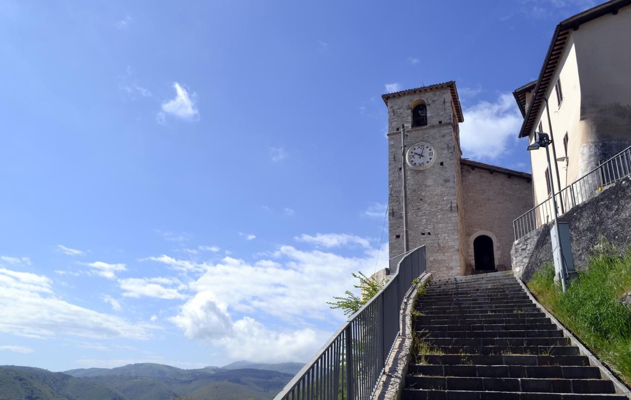 Appartamento Castello Di Cammoro Sellano Exterior foto